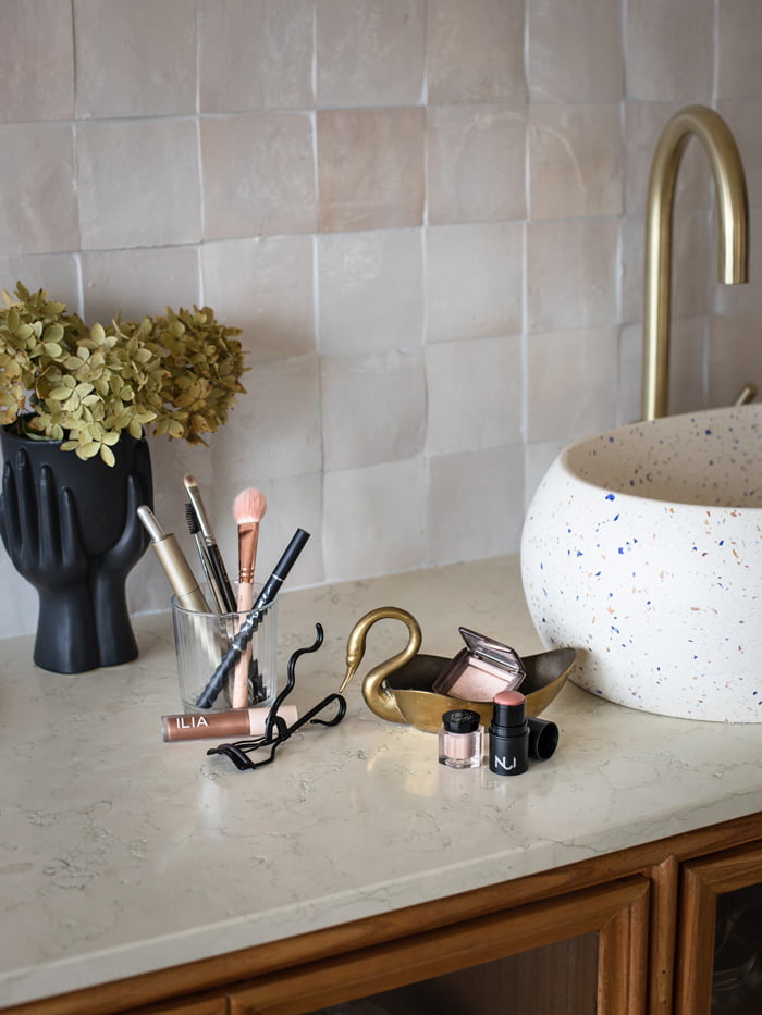 Hey Pretty Show Me Your Badezimmerschränkli Franziska Freiermuth Ilia Nui Rituelle de Fille