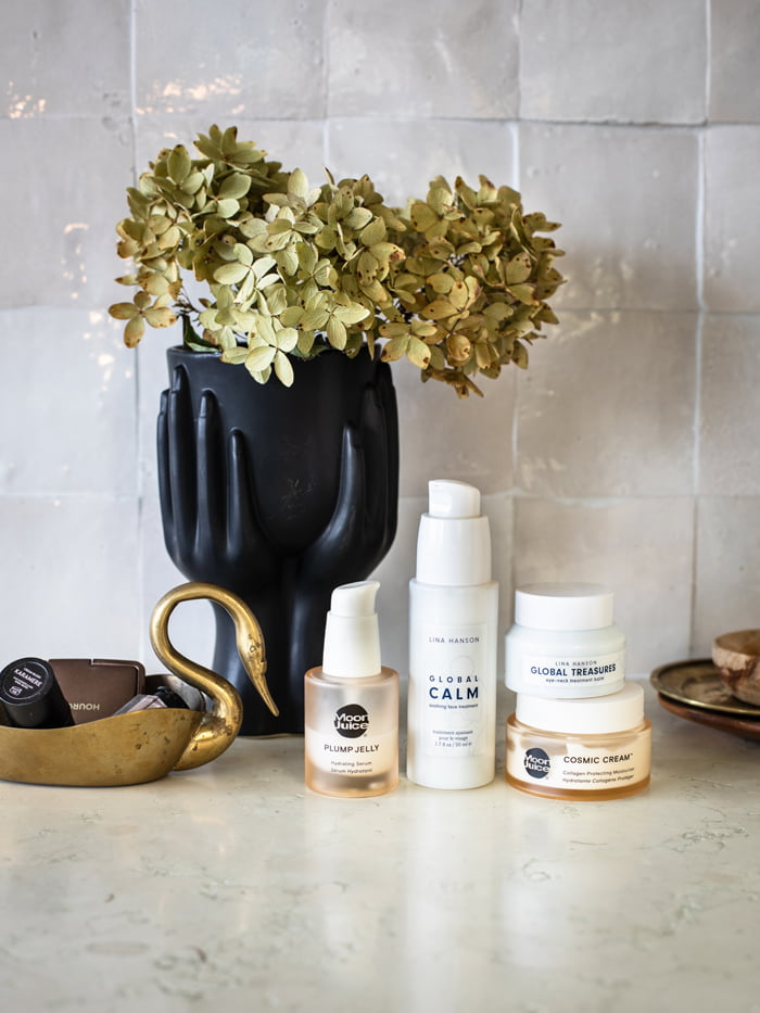 Hey Pretty Show Me Your Badezimmerschränkli Franziska Freiermuth Moon Juice Plump Jelly Lina Hanson Global Calm Global Treasutres Cosmic Cream