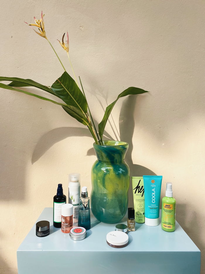 Hey Pretty Beatuy Blog Show Me Your Badezimmerschränkli Kathrin Eckhardt Studio Design Ghana Skincare Vichy La Roche-Posay Klorane Bio-Oil Aura Soma Perricone MD Gabriela Projer Tiny Productions Coola Hej Organics Anti Brumm Ere Perez