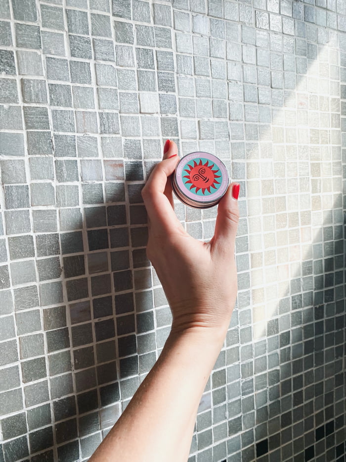 Hey Pretty Beatuy Blog Show Me Your Badezimmerschränkli Kathrin Eckhardt Studio Design Ghana Gabriela Projer Deo Tiny Production