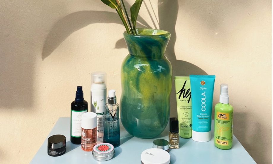 Hey Pretty Beatuy Blog Show Me Your Badezimmerschränkli Kathrin Eckhardt Studio Design Ghana Skincare Vichy La Roche-Posay Klorane Bio-Oil Aura Soma Perricone MD Gabriela Projer Tiny Productions Coola Hej Organics Anti Brumm Ere Perez