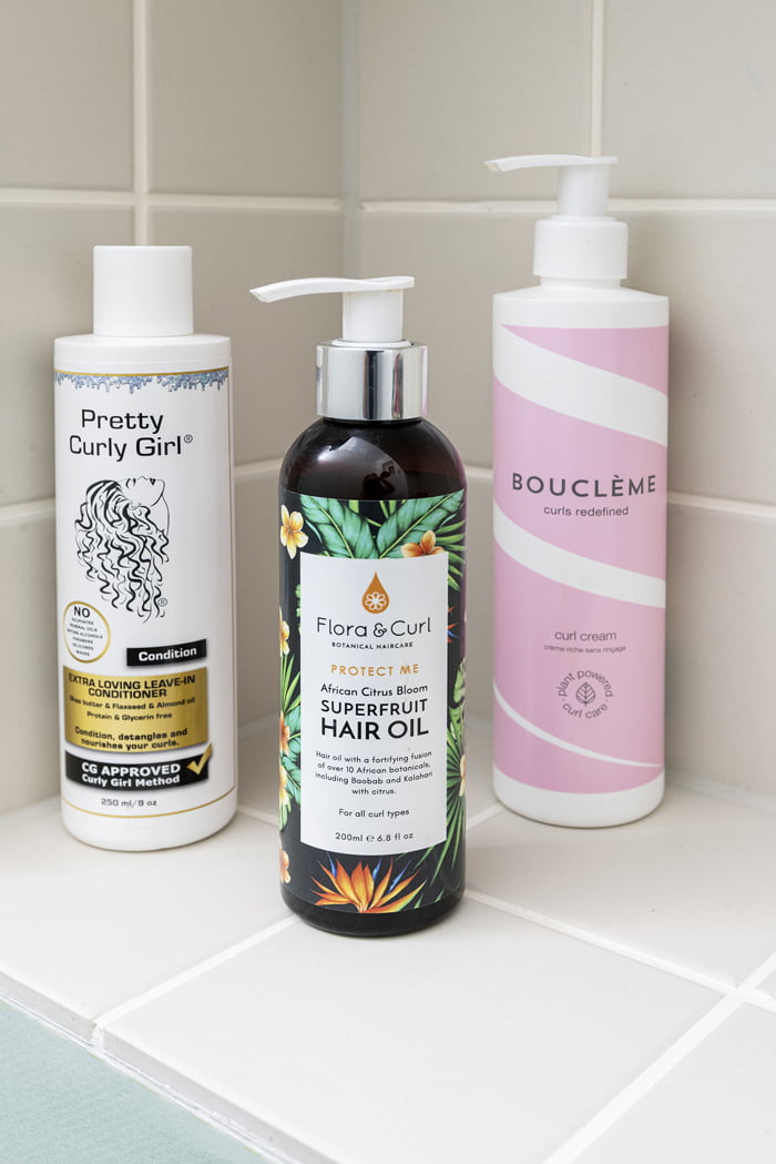 Hey Pretty Beauty Blog Show Me Your Badezimmerschränkli Nora Dal Cero Pretty Curly Girl Flora & Curl Boucleme