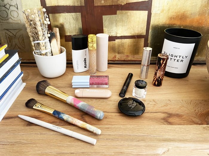 Hey Pretty Beauty Blog Show Me Your Badezimmerschränkli Green Lane Zürich Lara Alves Jacks Beauty Line Naturaglacé Kosas Rituel de Fille