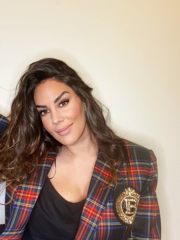 Hey Pretty Beauty Blog Show Me Your Badezimmerschränkli Shanty Vidal Glow Recipe Wishful Huda Beauty Estee Lauder Tom Ford Profilho Insium Lierac Clinique