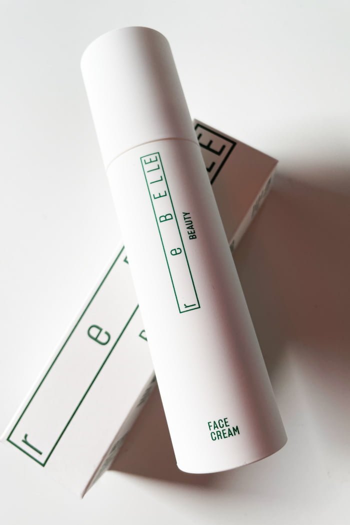 Brand Love mit Zürich-Bonus: reBELLE Beauty 3 Rebelle FaceCream weiss