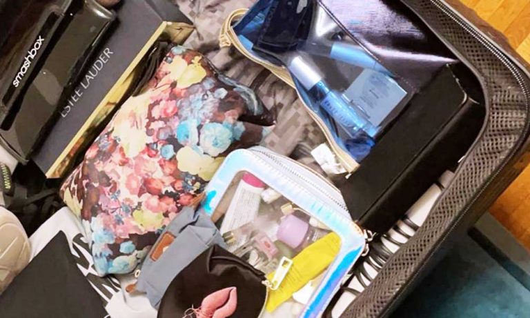 Schöner Reisen: Diese Beautyprodukte dürfen auf einer Flugreise nicht fehlen Teaser TravelEssentials