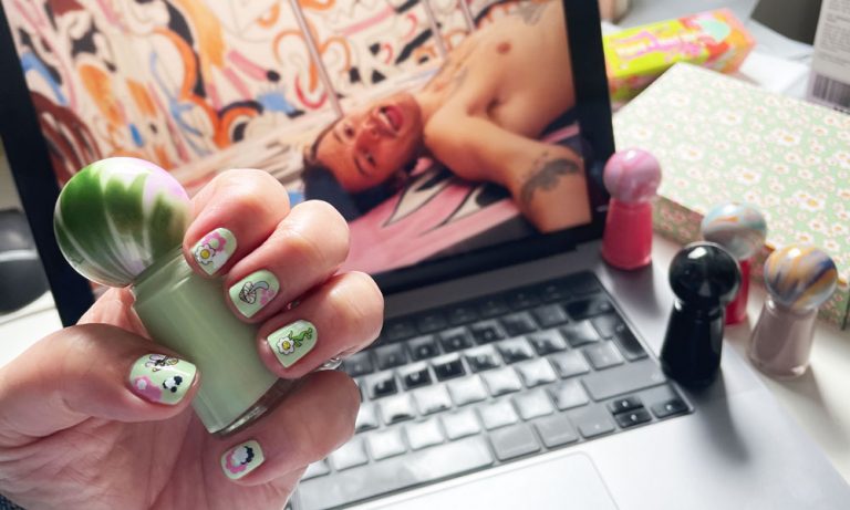 Pleasing: Entdecke die komplette Beautylinie von Harry Styles Pleasing: Wir haben die Beautylinie von Harry Styles getestet! Erfahrungsbericht auf Hey Pretty Schweiz