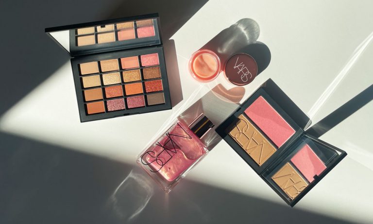 Die NARS Summer Unrated Collection: It’s Getting Hot! NARS Summer Unrated Collection Sommer 2022 – die limitierte Make-Up-Kollektion auf Hey Pretty Schweiz