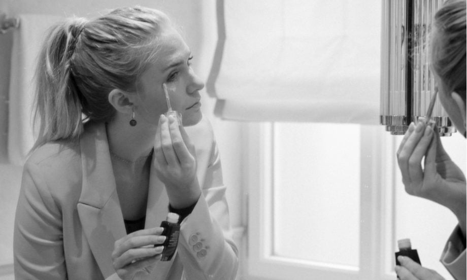 Hey Pretty Beauty Blog Show Me Your Badezimmerschränkli Jasmin Brunner Estee Lauder