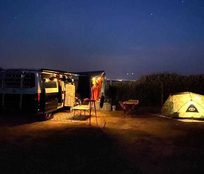 Beauty Essentials für deine Vanlife Experience 4 Van Nacht Quer