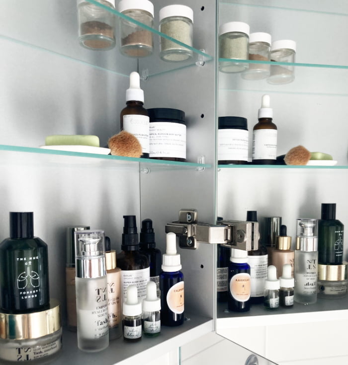 Hey Pretty Beauty Blog Show Me Your Badezimmerschränkli Alina Sara Hediger Make-up Artist Esthetician Beautician Kosmetikerin Tash Sisterhood Evolve The Nue De Moi Nini Organics