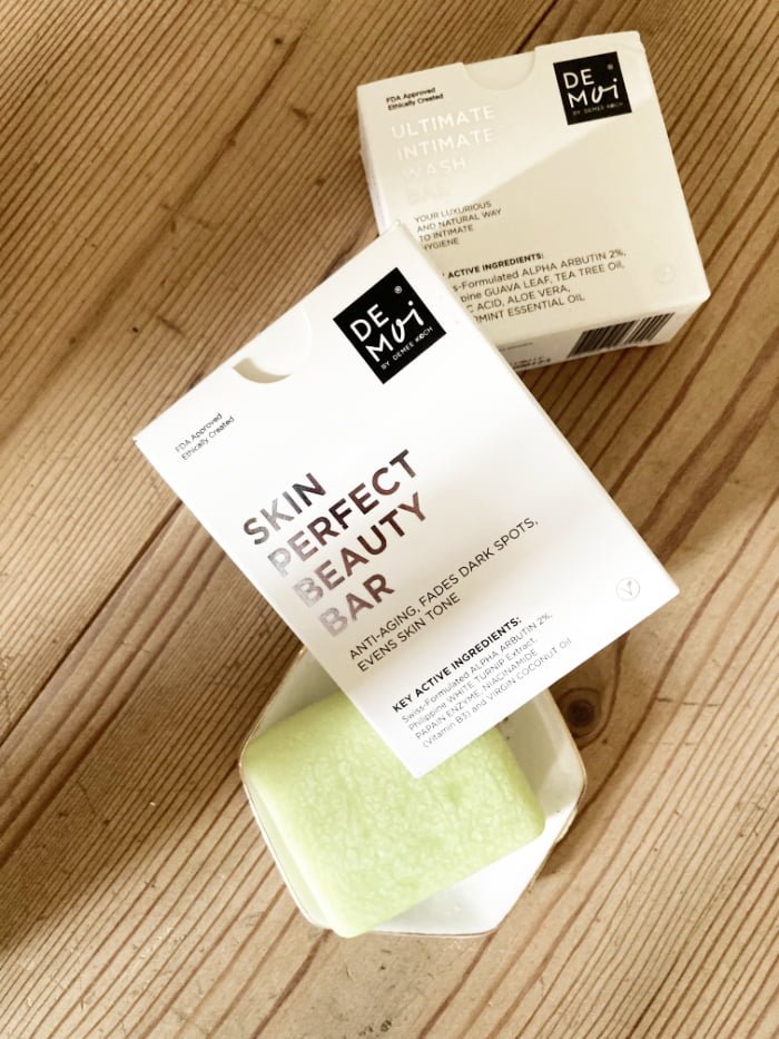 Hey Pretty Beauty Blog Show Me Your Badezimmerschränkli Alina Sara Hediger Make-up Artist Esthetician Beautician Kosmetikerin De Moi Skin Perfect Beauty Bar Ultimate Intimate Wash Bar