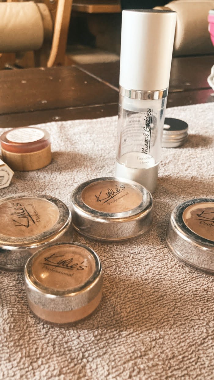 Hey Pretty Beauty Blog Show Me Your Badezimmerschränkli Alina Sara Hediger Make-up Artist Esthetician Beautician Kosmetikerin Kylies Professionell Mineral Goddess