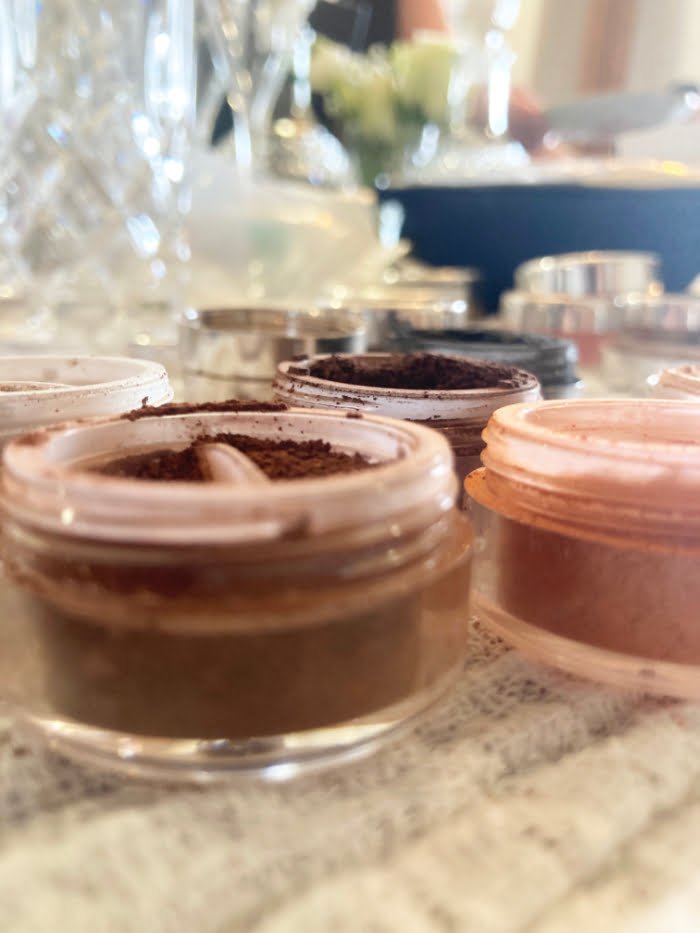 Hey Pretty Beauty Blog Show Me Your Badezimmerschränkli Alina Sara Hediger Make-up Artist Esthetician Beautician Kosmetikerin Kylies Professional