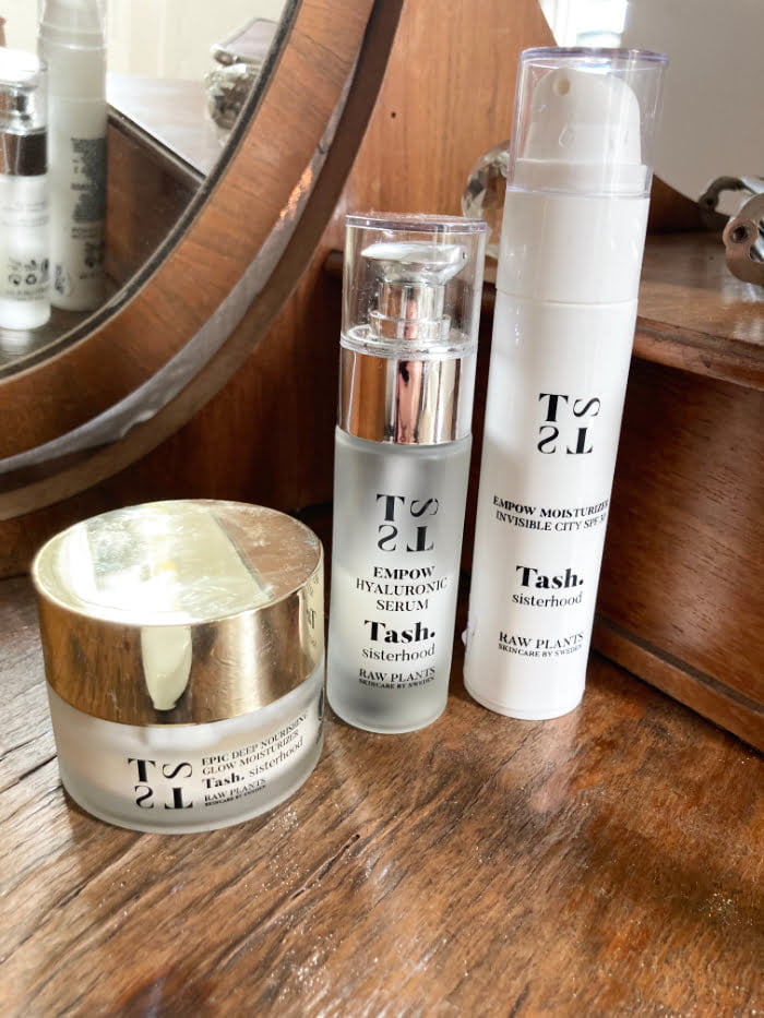 Hey Pretty Beauty Blog Show Me Your Badezimmerschränkli Alina Sara Hediger Make-up Artist Esthetician Beautician Kosmetikerin Tash Sisterhood