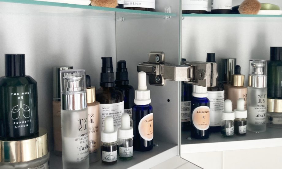 Hey Pretty Beauty Blog Show Me Your Badezimmerschränkli Alina Sara Hediger Make-up Artist Esthetician Beautician Kosmetikerin