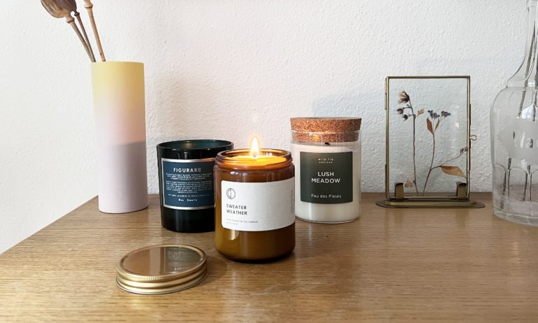 Mach‘ dein Zuhause Winter-ready mit diesen Duftkerzen-Entdeckungen Hey Pretty Beauty Blog Duftkerzen News Christmas Herbst Boy Smells Figurare Octo Sweater Weather Feu des Fleurs Lush Meadow