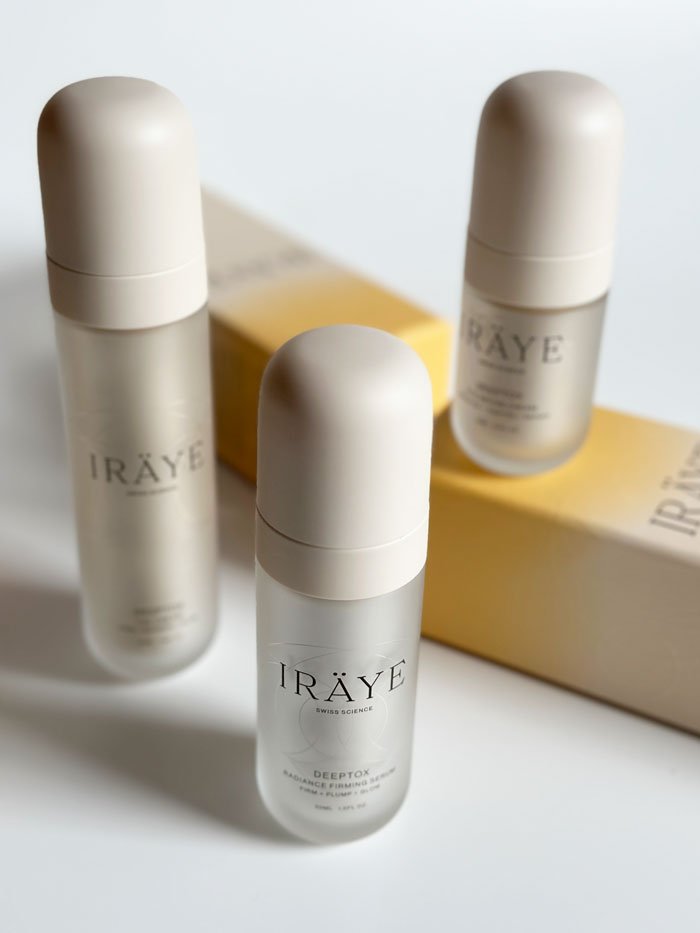 Die erste lymphatische Hautpflege der Welt: IRAYE Skincare 17 Iraye Mood StehendeFlakons