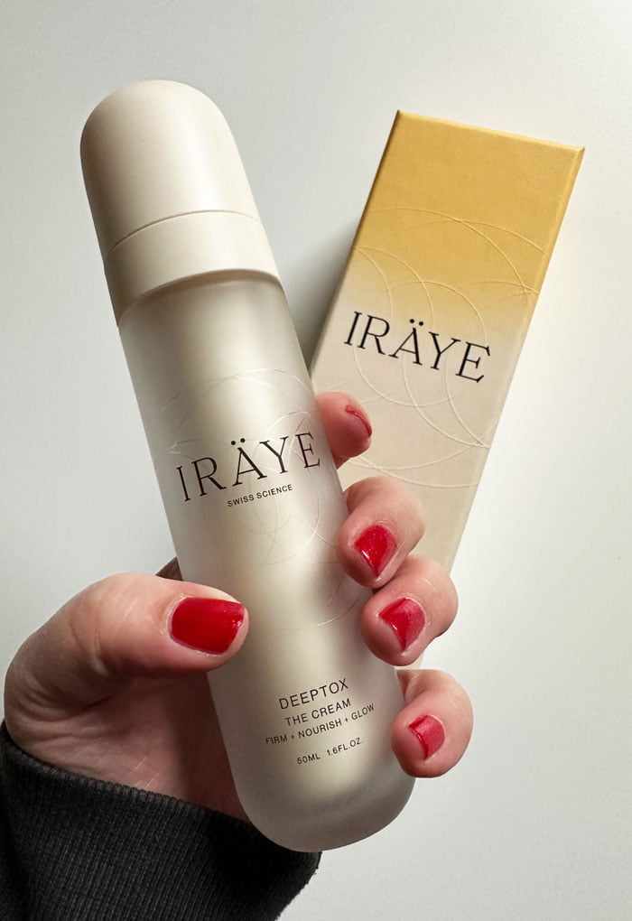 Die erste lymphatische Hautpflege der Welt: IRAYE Skincare 9 Iraye TheCream Hand