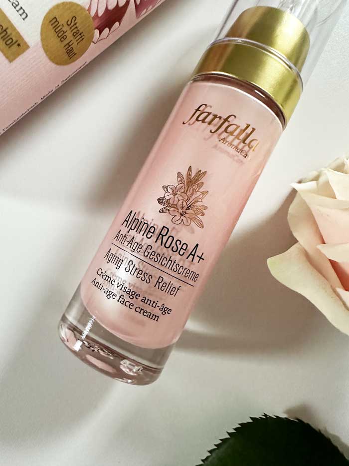 Gewinne die neue Farfalla Alpine Rose A+ Gesichtspflegelinie 2 Farfalla AlpineRose Creme Closeup