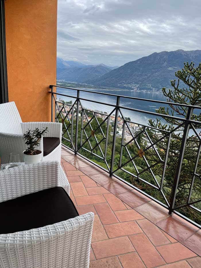 Spa Review zum Frühlingsbeginn: Villa Orselina in Locarno 23 Orselina Hotel Zimmer BalkonView