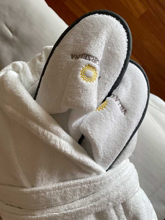 Spa Review zum Frühlingsbeginn: Villa Orselina in Locarno 20 Orselina Hotel Zimmer DetailBademantel