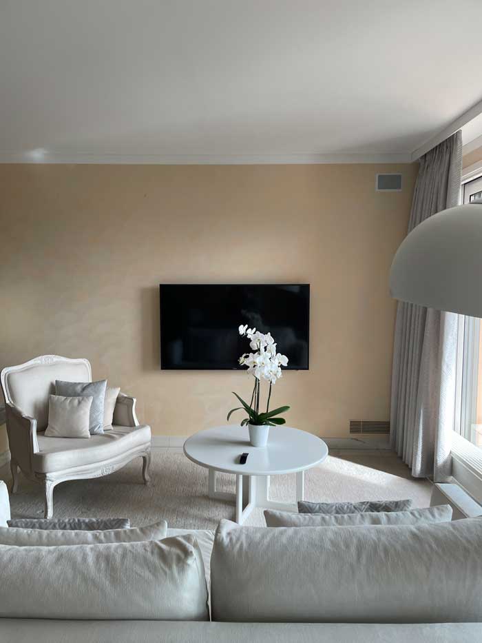 Spa Review zum Frühlingsbeginn: Villa Orselina in Locarno 22 Orselina Hotel Zimmer Sofa