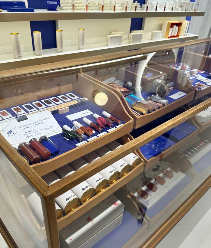 Violette FR BonMarche Vitrine