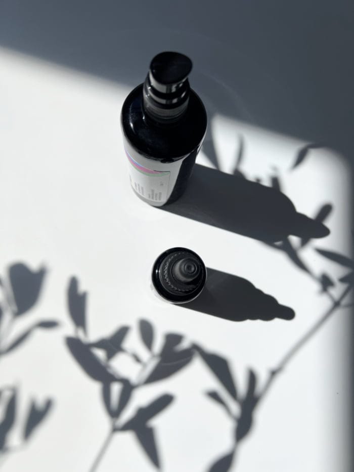 Nachhaltige Hautpflege aus Sardinien, verwurzelt in Zürich: IKNOSGENERATION 12 Hey Pretty Beauty Blog Review Brand Love Iknosgeneration Sardinia Zürich Blue Zone Immortelle Restorative Facial Oil Body Toning Oil