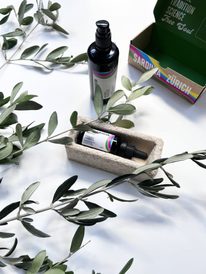 Nachhaltige Hautpflege aus Sardinien, verwurzelt in Zürich: IKNOSGENERATION 10 Hey Pretty Beauty Blog Review Brand Love Iknosgeneration Sardinia Zürich Blue Zone Immortelle Restorative Facial Oil Body Toning Oil