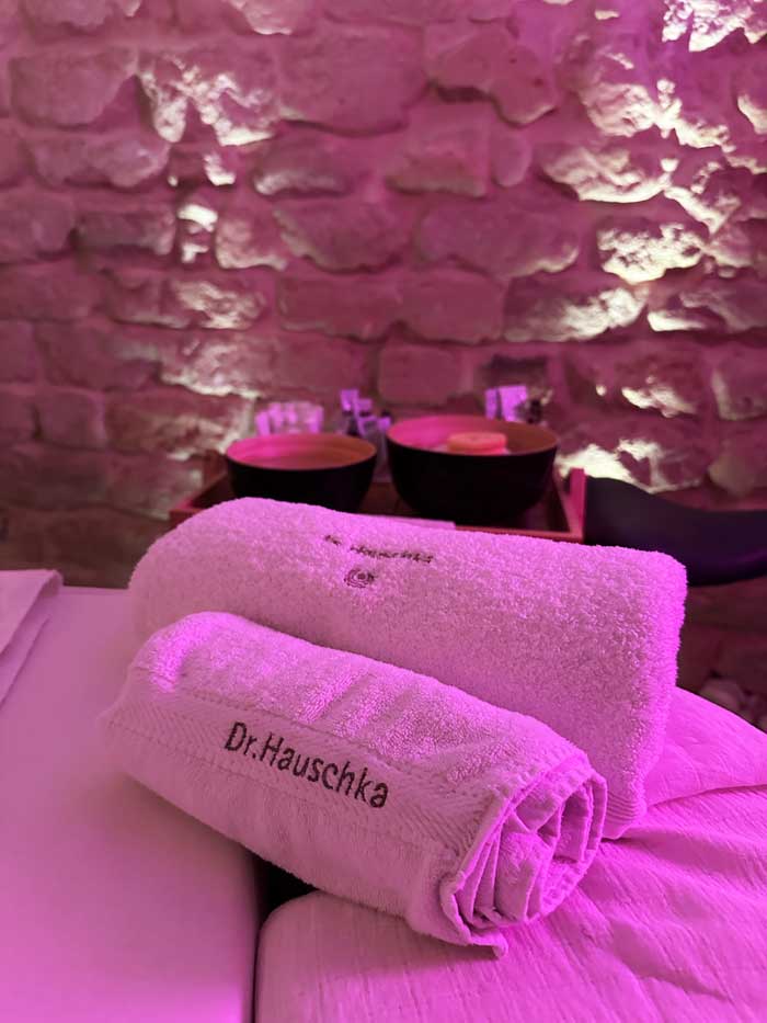 Spa Review: La Maison Dr. Hauschka in Paris 12 MaisonDrHauschka Treatment LiegeTuechli
