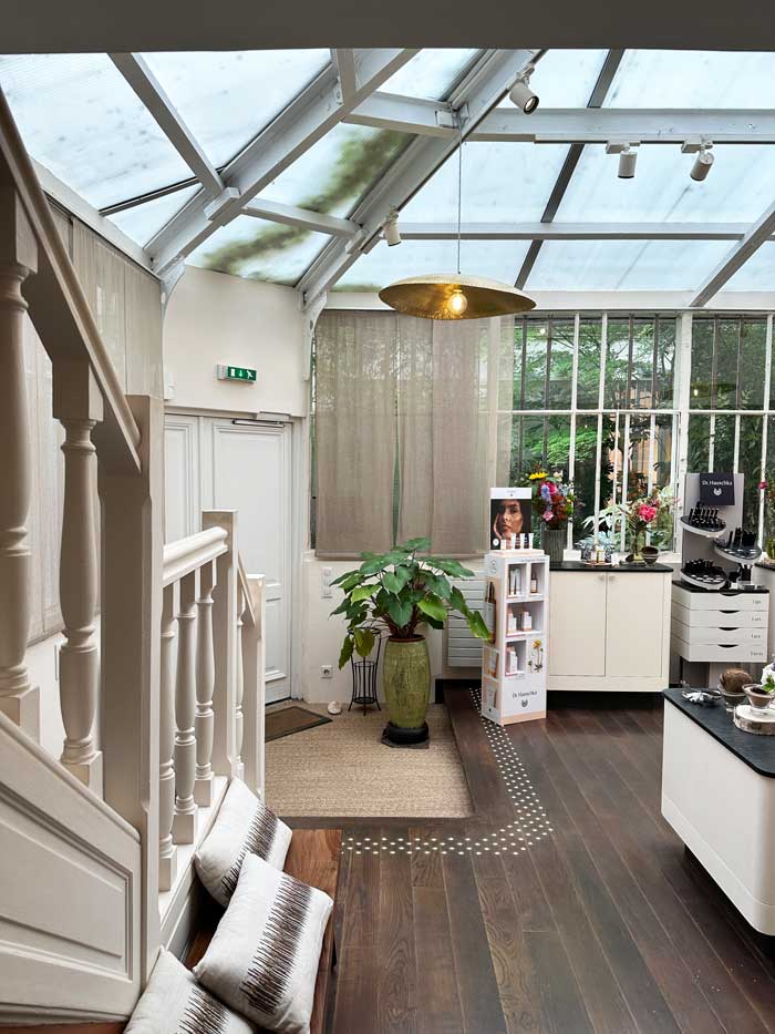 Spa Review: La Maison Dr. Hauschka in Paris 6 MaisonDrHauschka View AnEingang