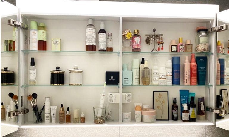 Hey Pretty Beauty Magazine Blog Show Me Your Badezimmerschränkli Alessandra Cavalli MAC Tash Sisterhood Kiehls Verso