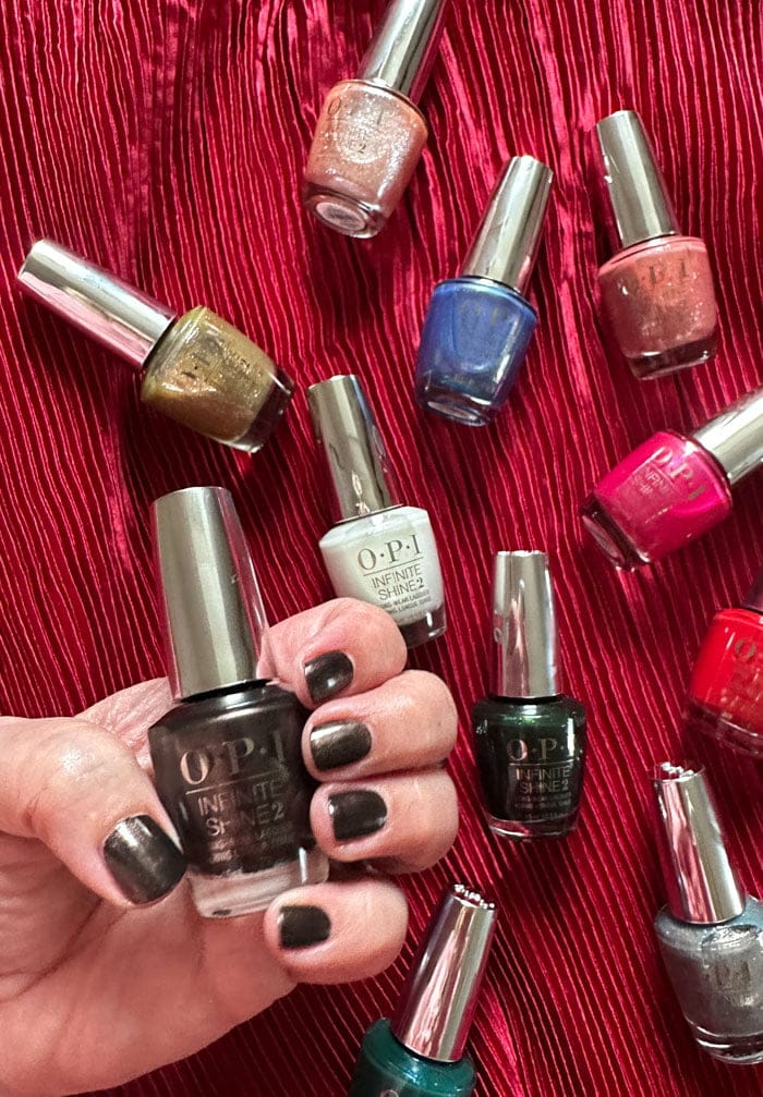 OPI Xmas 2023 Closer MitHand