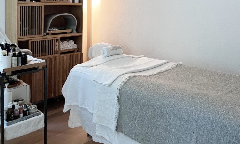Spa Review: VASARA Holistic Facial Treatments Hey Pretty Beauty Blog Magazine Spa Review Vasara Holistic Facial Treatments Zürich Naturkosmetik Le Pure Yina Gesichtsbehandlung