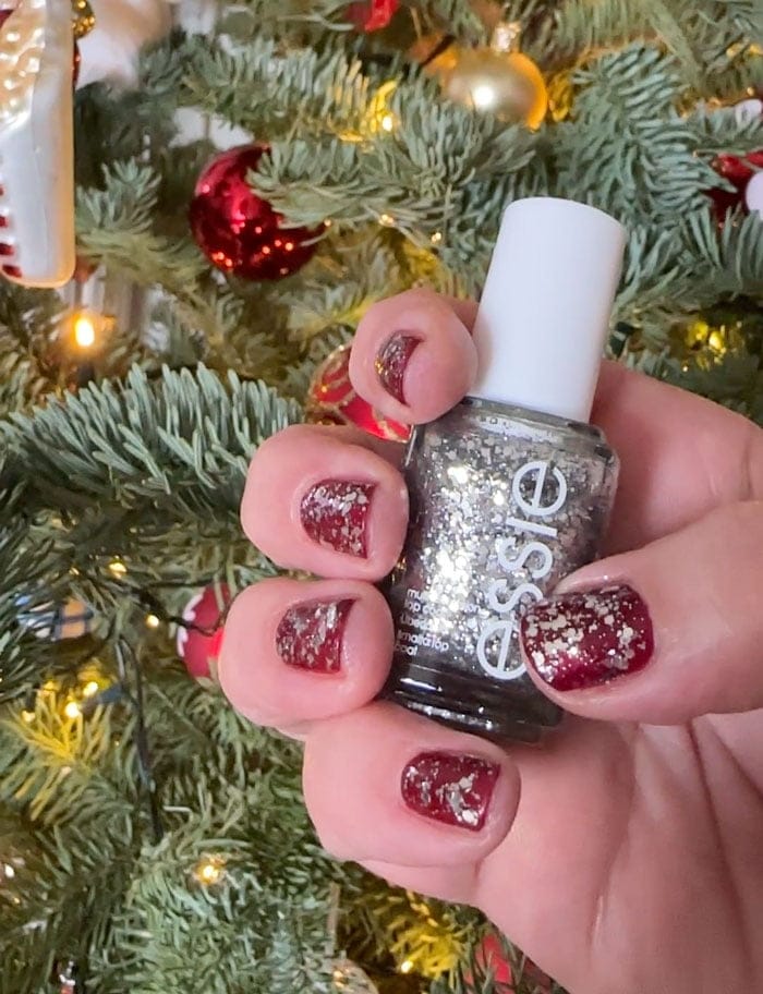 Essie Xmas 2023 Swatch Baum 1