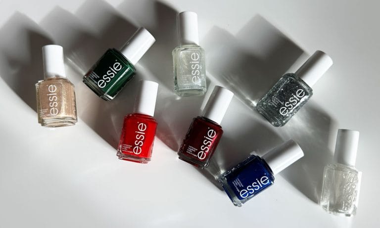 Festlich bis in die Fingerspitzen mit Essie: Die Lackparty Essie Weihnachts-Look 2023: Festliche Nagellacke, swatched by Hey Pretty