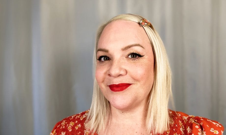 Festliches Make-Up: Das Mini-Tutorial für einen klassischen Party-Look Festtags-Look 2023 zum Nachschminken: Das Hey Pretty Quick-Tutorial