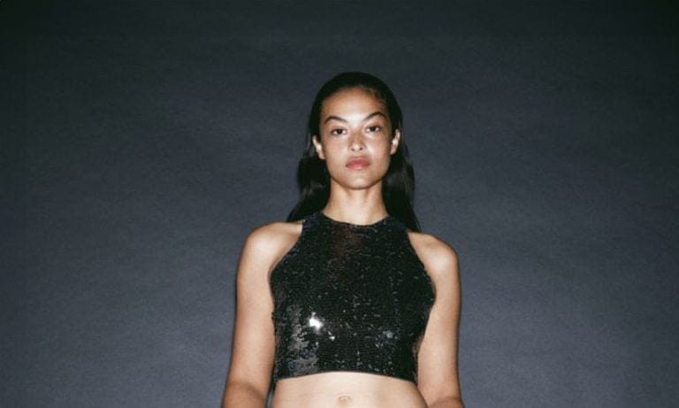 Fashion Flash: 18 Silvester Outfits mit Glitzergarantie Fashion Flash: Silvester Outfits – 18 glitzernde Ideen (Hey Pretty Beauty Magazin 2023)