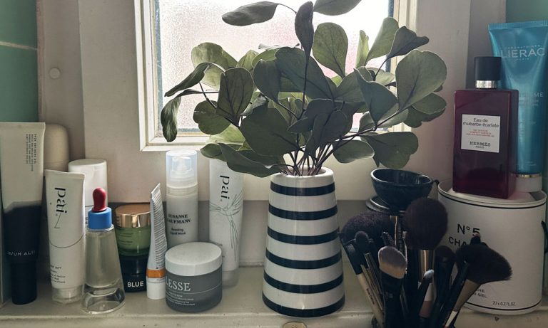 Clean Up Your Beauty Routine: Unsere besten Tipps für mehr Ordnung im Badezimmer (und für eine cleanere Pflegeroutine) – Hey Pretty Beauty Magazin