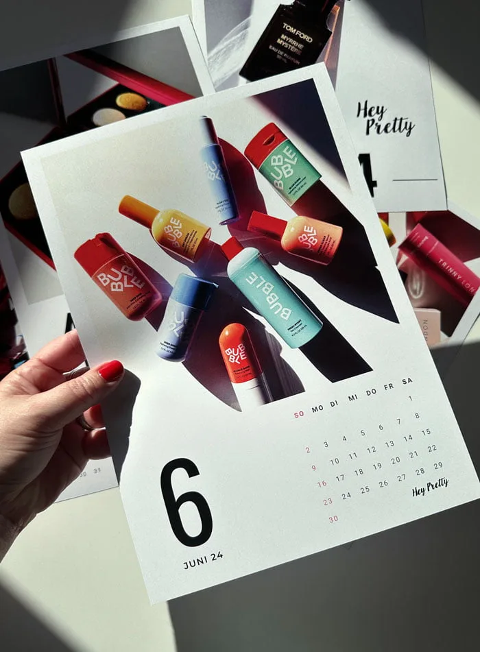 Der Free Printable Kalender 2024 von Hey Pretty ist da! 3 HeyPretty Kalender 2024 D Blatt Hand