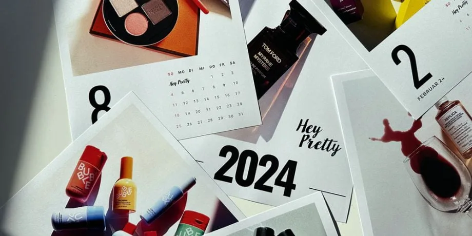 Der Free Printable Kalender 2024 von Hey Pretty ist da! Der Hey Pretty Free Printable Kalender 2024 ist da – Gratis Wandkalender für Beautyfans zum selber Ausdrucken