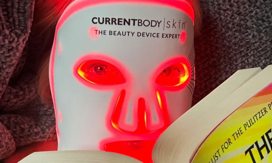 Erfahrungsbericht: CurrentBody Skin LED Lichttherapie Maske (Light Therapy Mask) auf Hey Pretty Schweiz