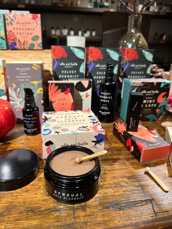 ElleEstBelle Display