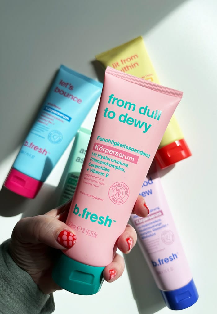 Unsere neue Körperpflege-Obsession: b.fresh Body Serum 6 BFresh Serum DullToDewy Hand