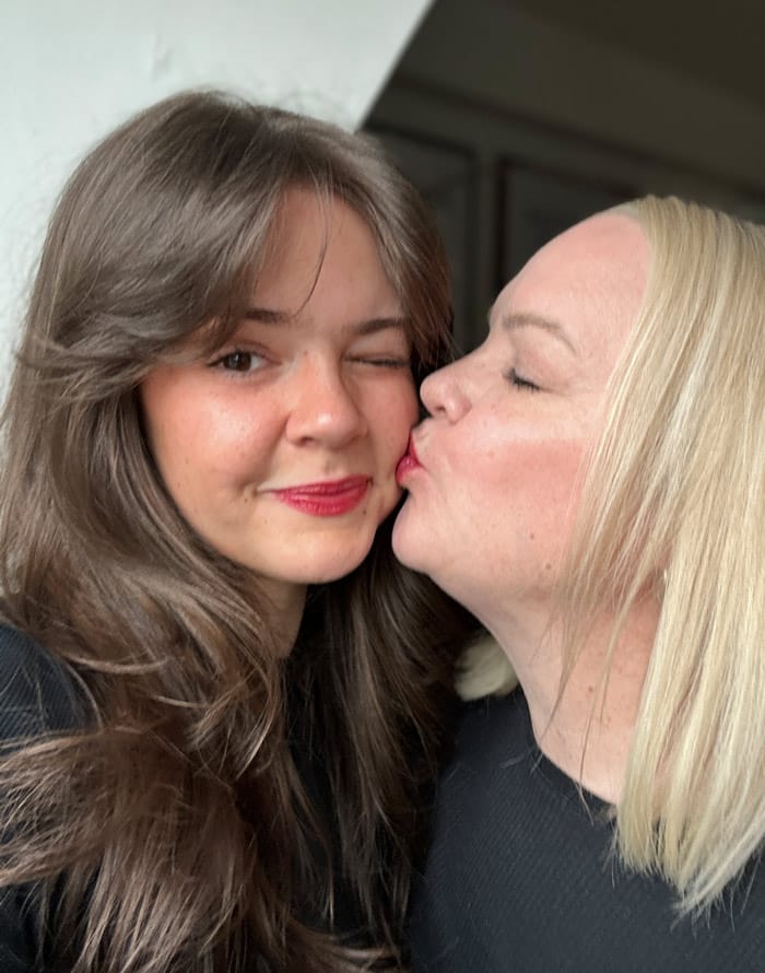 Makeup Revolution Pout Tint Lip & Cheek Tint: Die Mother-Daughter-Swatchparty 1 Schmuetzli