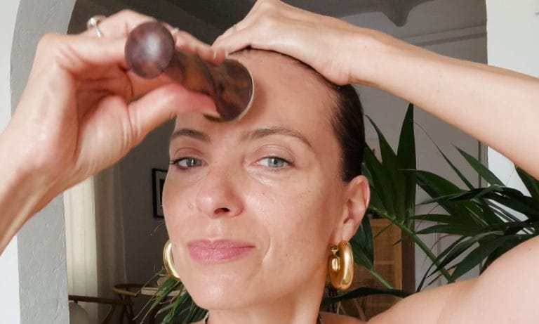 Ayurvedische Gesichtsmassage mit dem Kansa Wand mit Isabelle Stüssi Ayurvedische Gesichtsmassage mit isabelle Stüssi (Hey Pretty Tutorial)