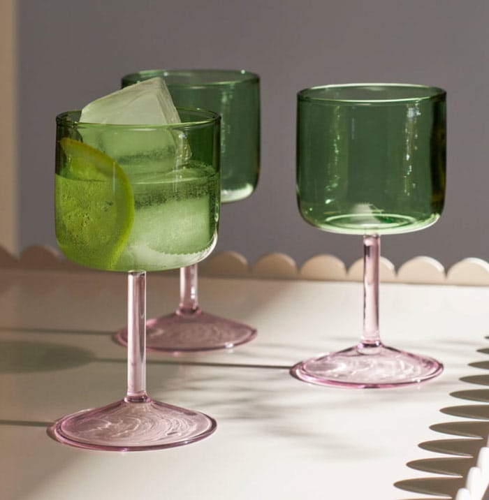 Terrasse Hay Weinglaeser