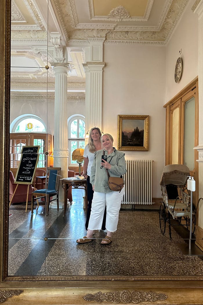 Spa Review: Alpines Wellness-Weekend im Schweizerhof Flims 10 Schweizerhof Flims Hotel Selfie Lobby