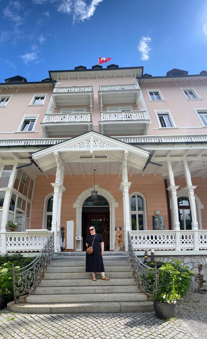 Spa Review: Alpines Wellness-Weekend im Schweizerhof Flims 37 Schweizerhof Flims Hotel Steffi Aussentreppe Laess